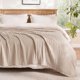 thumbnail image 2 of Manta Exclusivo Mezcla Queen 100% Algodón Caqui, 2 of 8