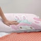 thumbnail image 3 of Juego De Ropa De Cama Rosa Con Diseño De Conejito Melody Estilo Anime Para Niños Y Niñas Funda Nórdica Y Fundas De Almohada De Algodón 3 Piezas, 3 of 3