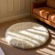 thumbnail image 5 of Alfombra Kopar Redonda de Piel de Cordero 122 cm Color Blanco Natural, 5 of 7