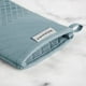 thumbnail image 3 of Juego de guantes de cocina KitchenAid Asteroid, azul niebla, 7 x 12,5 cm, 2 piezas, 3 of 3