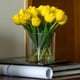 thumbnail image 2 of Tulipanes Amarillos en Cilinro de Vidrio 23 cm, 2 of 3