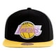 thumbnail image 1 of Gorro Jockey Snapback Nba Los Angeles Lakers Visera Plana Negro Amarillo, 1 of 3