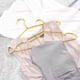 thumbnail image 4 of Percheros Premium De Aluminio Dorado Mate Paquete De 20, 4 of 7
