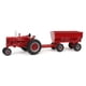 thumbnail image 1 of Tractor De Juguete Farmall 400 De Frente Angosto Con Remolque Flarebox, 1 of 6
