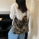 thumbnail image 3 of Bolso Tote de Lona Camuflada para Mujer, Bolso Cruzado Casual de Gran Capacidad, Bolso Hobo con Correa Fija y Cierre de Zíper, Bolso Ligero de Lona para Uso Diario, Viaje y Trabajo, 3 of 8