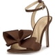 thumbnail image 1 of Sandalia Jessica Simpson con tacón olivino y lazo 9 nueces tostadas, 1 of 7
