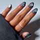thumbnail image 1 of Uñas Postizas Glamnetic Ovaladas Cortas con Efecto Cat‑Eye Negro, 1 of 9
