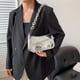 thumbnail image 4 of Bolso pequeño cuadrado con cremallera informal y contraste de moda de nueva tendencia, bolso de mano de cuero artificial sencillo, 4 of 5