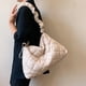 thumbnail image 1 of Bolso de mano acolchado para mujer, ligero y acolchado, tipo hobo, 2023, con pliegues en forma de nube., 1 of 6