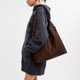 thumbnail image 5 of Bolso De Hombro Brooklyn 39 Piel De Arce, 5 of 6