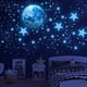 thumbnail image 1 of Estrellas que brillan en la oscuridad para el techo, 440 piezas de estrellas que brillan en la oscuridad, decoraciones de pared para niños, para dormitorio infantil, 1 of 6