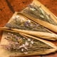 thumbnail image 2 of Mis de Flor de Sauce y Margaritas en Medio Ramo 60 cm, 2 of 2