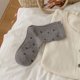 thumbnail image 1 of Xiao Hua 4 pares de calcetines grises estilo campestre, calcetines retro con lazo estampado, calcetines diarios de cuello redondo modernos y bonitos para mujer, talla única., 1 of 3