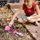 thumbnail image 3 of Set de Herramientas de Jardín Melissa & Doug Pretty Petals 3-6 años, 3 of 9
