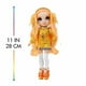 thumbnail image 2 of Muñeca moderna, Rainbow High, Poppy, con 2 atuendos y accesorios Rainbow High 1, 2 of 3