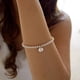 thumbnail image 3 of Pulsera Ursteel con inicial de perla ajustable de 15,2 cm, delicada, 3 of 7