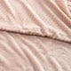 thumbnail image 2 of Frazada Coral Embossed 1.5 P Rosado, 2 of 3
