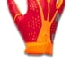 thumbnail image 2 of Guantes de fútbol Under Armour Blur 825 Blaze Naranja/Rojo 3XL para hombre, 2 of 2