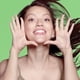 thumbnail image 2 of Exfoliante facial St. Ives para eliminar puntos negros con té verde y bambú 180 mL, 2 of 9