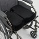 thumbnail image 2 of Cojín para silla de ruedas Cushy Tushy Premium de espuma viscoelástica negro, 2 of 8