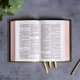 thumbnail image 2 of Biblia Holman KJV Gran Formato con Letras Rojas en Cuero de Ternero, 2 of 8