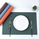 thumbnail image 1 of XmhyTop Juego de 4 Manteles Individuales de Piel Sintética, Impermeables, Fáciles de Limpiar, Resistentes al Calor y Antideslizantes para Uso Interior y Exterior, 45*30cm, Estilo B, Verde, 1 of 5