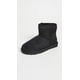 thumbnail image 2 of Bota UGG Classic Mini II para mujer, color negro, 2 of 5