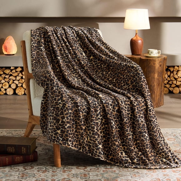 Manta BEDELITE de Forro Polar con Estampado de Leopardo 127x152 cm