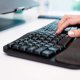 thumbnail image 2 of Kit Teclado y Mouse JLab Flow Inalámbrico Ergonómico AI, 2 of 3