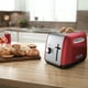 thumbnail image 2 of KitchenAid KMT2115ER Tostador con palanca manual de elevación alta, Empire Red, 2 of 3