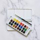 thumbnail image 2 of Set de viaje Daler Rowney 25 piezas de acuarelas en pastillas medias, colores surtidos, 2 of 8