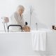 thumbnail image 2 of Silla de ducha, asiento de baño Vaunn, brazos acolchados, 160 kg, soporte, 2 of 8