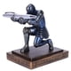 thumbnail image 1 of Organizador de escritorio ejecutivo CyxStar Resin Soldier con soporte para bolígrafos, 1 of 3