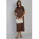 thumbnail image 2 of Saronite Vestido Midi Básico de Rayón de Manga Corta, Color Moca (para Mujer), 2 of 3