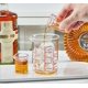 thumbnail image 5 of Vaso medidor de vidrio Ackers, 250 ml/8 oz, borosilicato con pico, 5 of 8