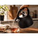 thumbnail image 4 of Tetera 2,5 Litros Acero Inox Modelo Dark Marca Vitta Color Negro, 4 of 8
