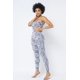 thumbnail image 4 of Top Corto con Estampado de Malla y Cuello Halter con Cadena de Plástico con Leggings a Juego, 4 of 5