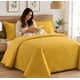 thumbnail image 2 of Cubrecama King En Relieve Con Pompones Decorativos, 2 of 6