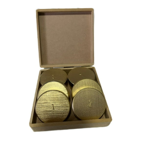 Caja Con 8 Tejos De Acero Dorados De 350 Grs