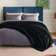 thumbnail image 3 of Manta Sherpa De Forro Polar Tamaño Queen 230 X 230 Cm Color Negro, 3 of 6
