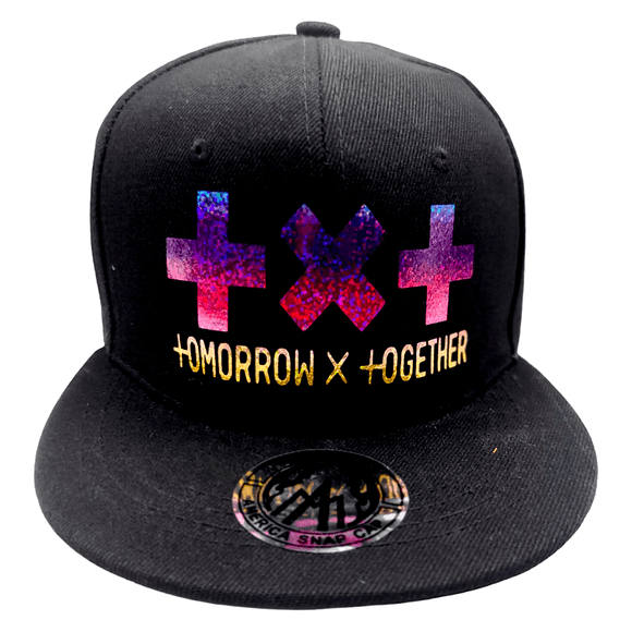 Gorra Snapback TXT Tomorrow X Together Negra
