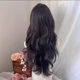 thumbnail image 2 of Xiao Hua Peluca rizada de longitud media, cubrecabezas, 1 peluca sintética resistente al calor, cabello rizado estilo bohemio chic, peluca protectora, peluca refinada, negra, 2 of 3