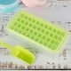 thumbnail image 5 of Bandeja para cubitos de hielo con tapa y recipiente | Bandeja de silicona para 44 cubitos de hielo | Moldes flexibles y seguros para cubitos de hielo. Incluye recipiente para hielo, cuchara y tapa., 5 of 7