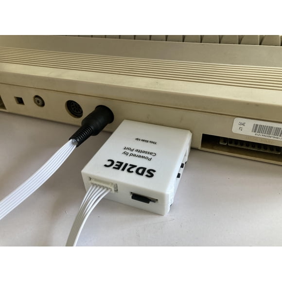 Lector de Tarjeta SD HoneyLans para C64 alimentado por casete