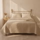 thumbnail image 1 of Cubrecamas Quilt 1,5 Plazas Wonder Collection Beige, 1 of 7