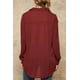 thumbnail image 3 of Una Camisa Tejida Arrugada con Cuello Básico., 3 of 5