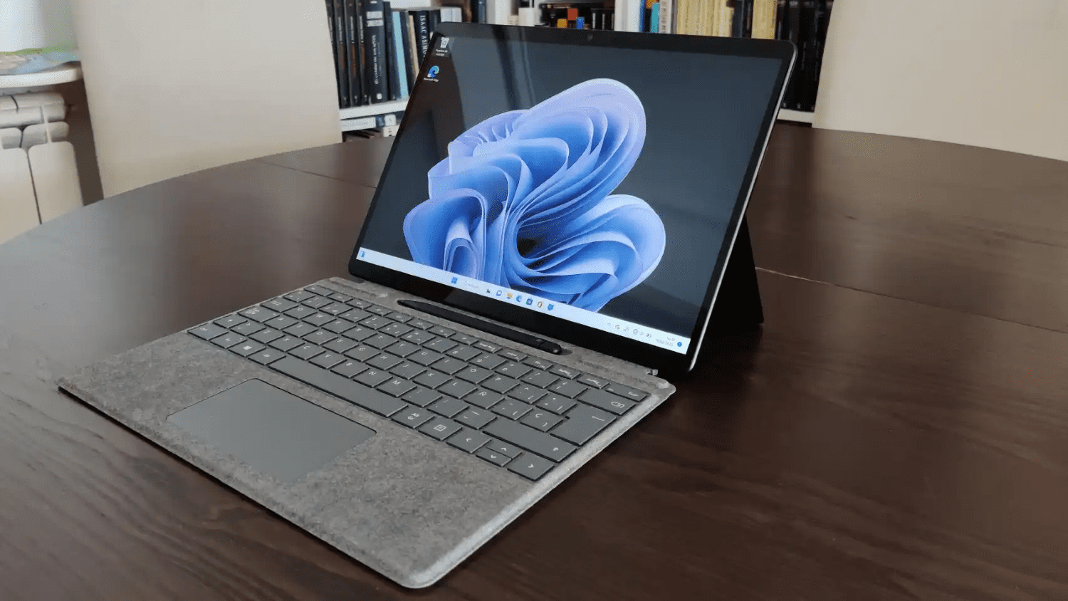 Microsoft Surface Pro 9 - 13inch, Core I7 12Gen, 16GB RAM + 1TB