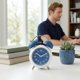 thumbnail image 5 of REGALWOVEN Reloj Despertador Redondo Antiguo con Luz Nocturna Operado por Batería para Dormilones Pesados Adultos 5.9 x 4.3 x 2 pulgadas Azul, 5 of 6