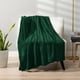thumbnail image 3 of Manta PAVILIA de forro polar verde esmeralda 130 x 150 cm, 3 of 9