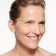 thumbnail image 4 of Base de maquillaje Shiseido RevitalEssence Skin Glow SPF 30 320 Pino, 4 of 5